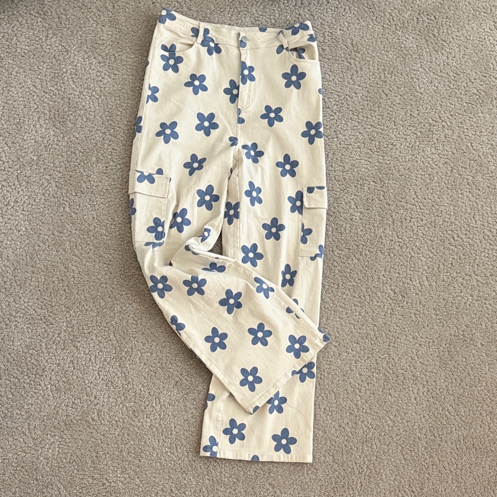 Floral Print Cargo Pants with Blue Flowers